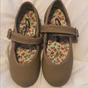 Capezio Tap Shoes sz8 toddler, tan